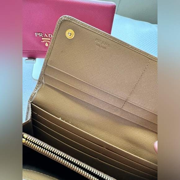 🔥Prada Wallets (4 pcs) - Picture 11 of 17
